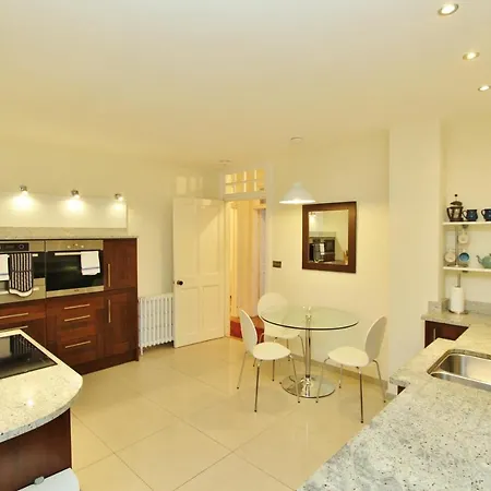 Ramsay Garden - Spacious 3-bedroom Next To Castle Апартаменты Эдинбург