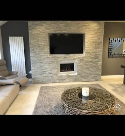 Perfect 4 Bedroom 2 Bathroom בית נופש *