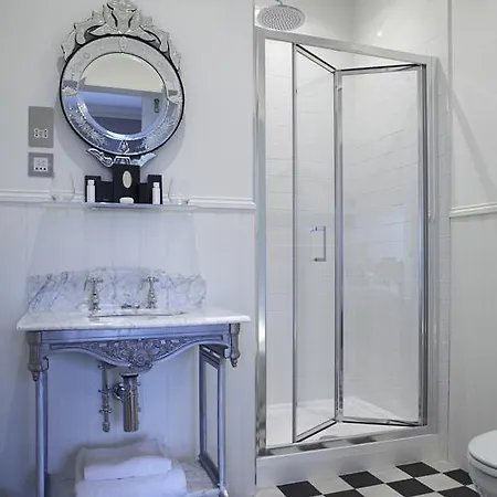 24 Royal Terrace 4*