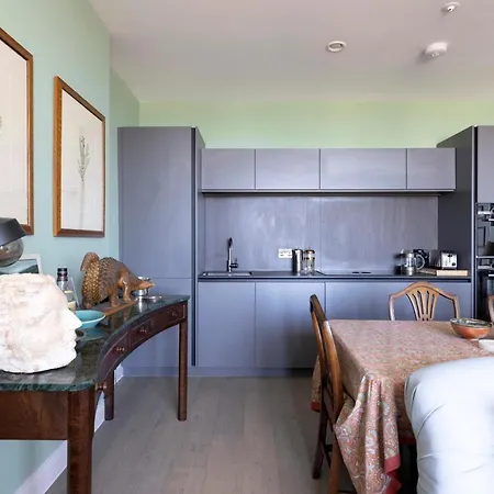 Joivy Inviting Flat At The Heart Of * Edinburgh