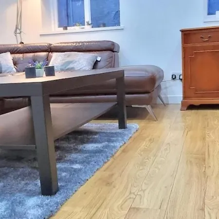 Stylish Spacious In City Centre - Excellent Location - Five Star Amenities *