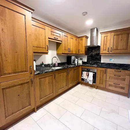 아파트 Spacious Flat Sleeps 8 Near Princes Street *