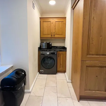 아파트 Spacious Flat Sleeps 8 Near Princes Street