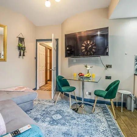 Stylish Abode * Edinburg