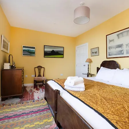 Joivy Inviting Flat At The Heart Of Apartman Edinburgh