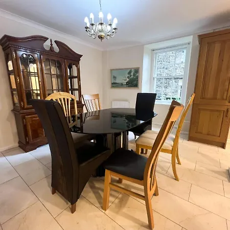 Apartment Spacious Flat Sleeps 8 Near Princes Street Edinburgh