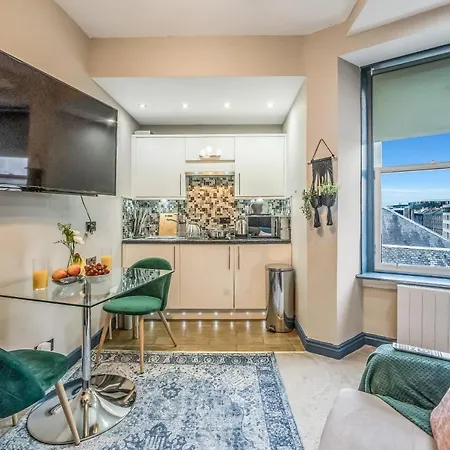 Stylish Abode Edinburg
