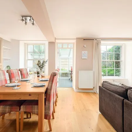 2br New Town Garden