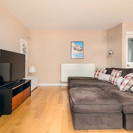 2br New Town Garden