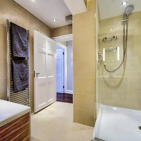 Gorgeous In The Heart Of New Town Apartment Edinburgh