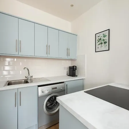 Apartamento Lovely 1-bedroom In *