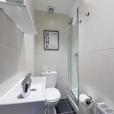 Lovely 1-bedroom In Apartamento
