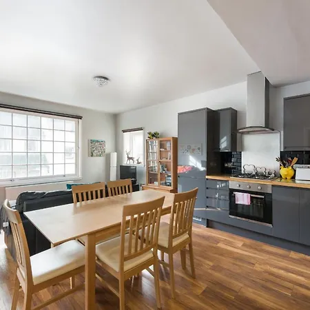 Royal Mile Modern * Edinburg