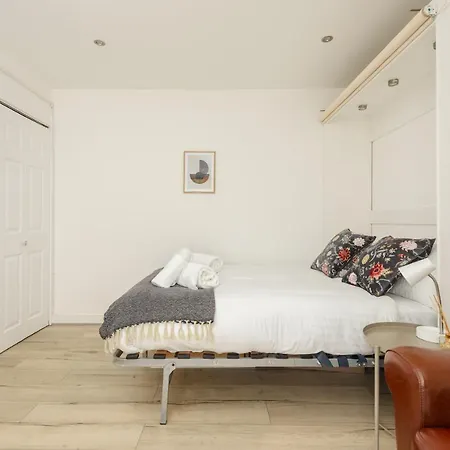 Near Usher Hall & Castle *