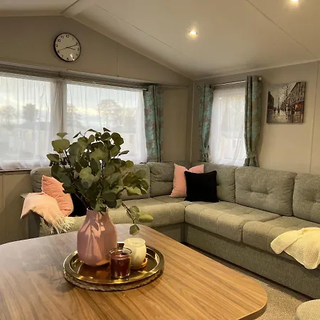 Lovely 3 Bedroom In Seton Wi-fi Xbox