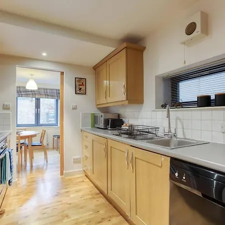 *amazing Location!*in Heart Of The City. 2br & Cot *