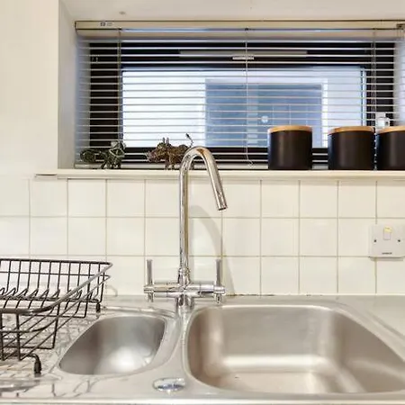 *amazing Location!*in Heart Of The City. 2br & Cot Apartament Edynburg