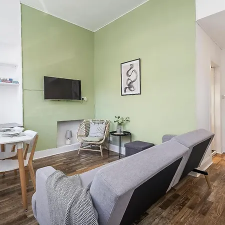 Centre 2 Bedroom Main Door 公寓