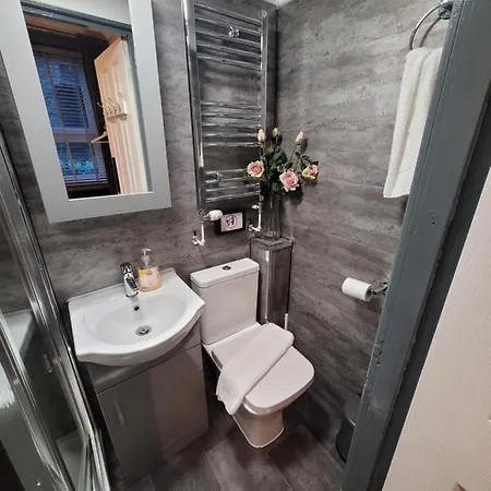 Gasthuis The - No 8 *