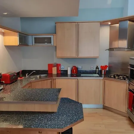 West End & Eicc With Parking