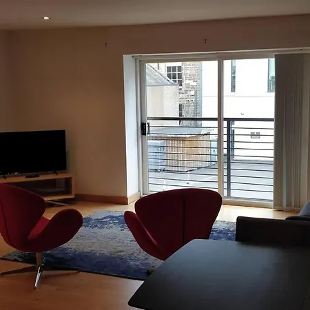 West End & Eicc With Parking *