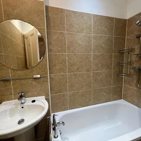 Bright 3 Bedroom アパート