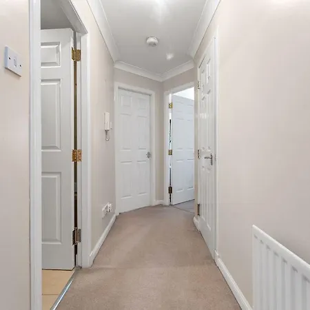 Modern 1br Flat - Free Parking + Lift Apartment Edinburgh