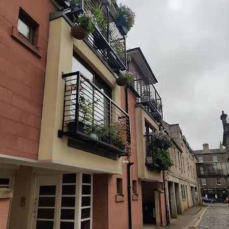 West End & Eicc With Parking Daire