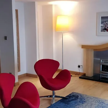 West End & Eicc With Parking Daire