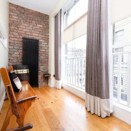 Joivy 1 Bed Flat In Old Town, Next To St Giles Cathedral