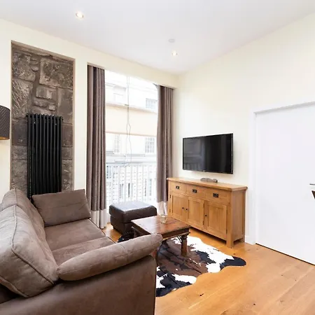 Joivy 1 Bed Flat In Old Town, Next To St Giles Cathedral