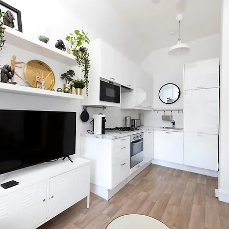 Joivy Bright And Modern Flat With Desk *