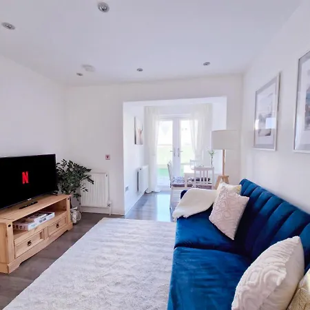 Appartamento Spacious & Modern 3 Bedroom House - Free Parking - Front & Back Garden - Private Main Door Entrance Edimburgo
