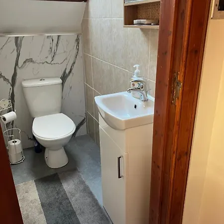 4 Bed Near Airport * Edinburgh