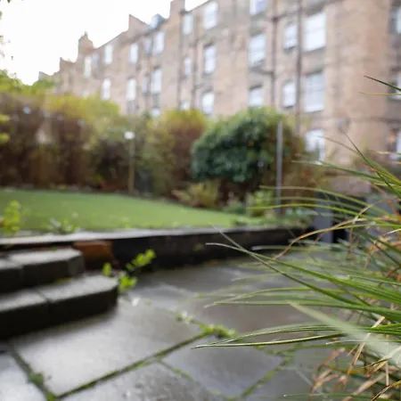 Apartament Special Basement Close To The Meadows
