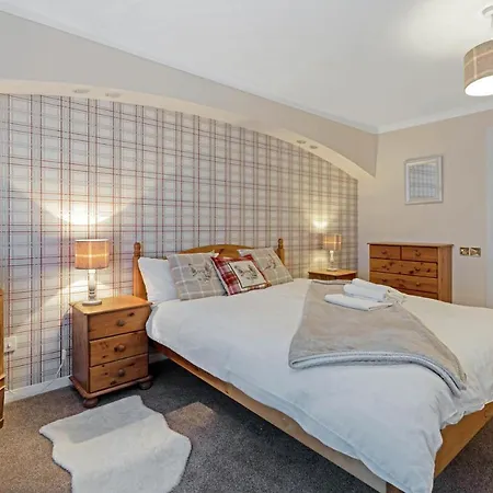 Elegant & Unique Getaway - Spacious 3 Bedroom, 2 Bathroom Centre - Free Allocated Parking. Apartment *