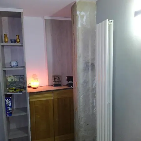 Lovely 2 Bedroom B-listed Converted Whisky Bond 아파트