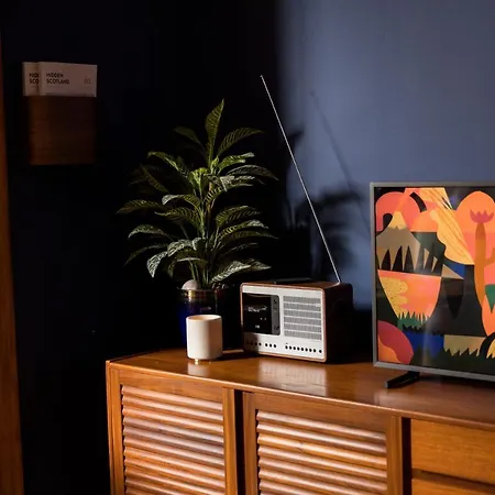 Joivy Contemporary With Free Parking Holiday home Edinburgh