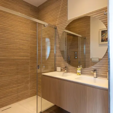 Joivy Beautiful Penthouse With Terrace & Jacuzzi *