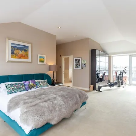 Joivy Beautiful Penthouse With Terrace & Jacuzzi *