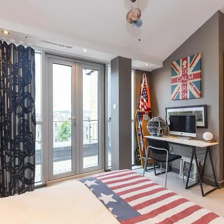 Joivy Beautiful Penthouse With Terrace & Jacuzzi 爱丁堡
