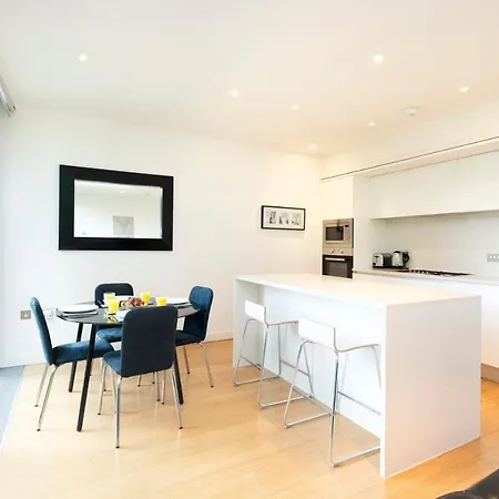 Apartman Altido Elegant Flat Near The Meadows With Parking