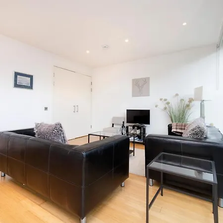 Altido Elegant Flat Near The Meadows With Parking Apartment *