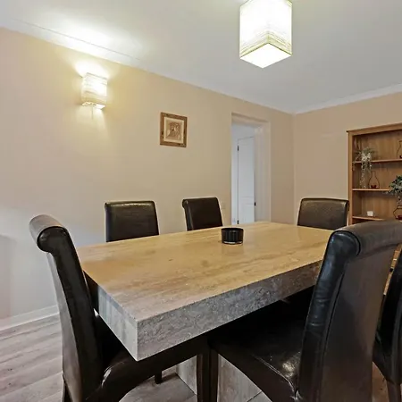Apartment Elegant & Unique Getaway - Spacious 3 Bedroom, 2 Bathroom Centre - Free Allocated Parking. Edinburgh