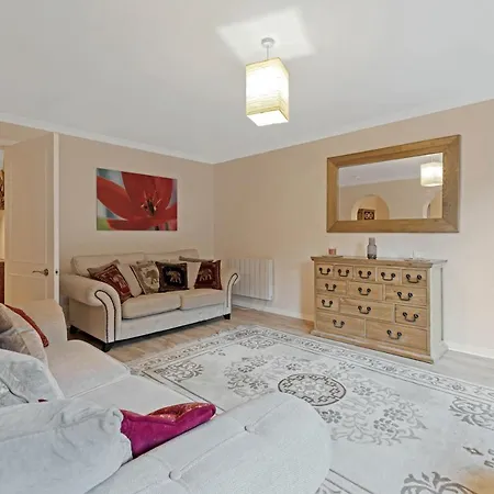 Elegant & Unique Getaway - Spacious 3 Bedroom, 2 Bathroom Centre - Free Allocated Parking. Apartment *