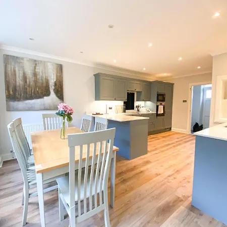 Sophisticated 3br With Garden, Quiet New Town Lane Apartmán Edinburgh