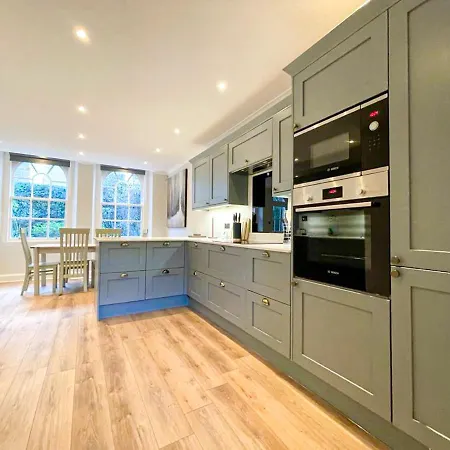 Sophisticated 3br With Garden, Quiet New Town Lane Apartmán Edinburgh