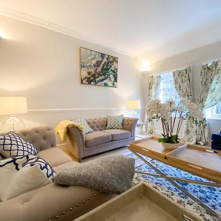 Sophisticated 3br With Garden, Quiet New Town Lane Apartment Edinburgh