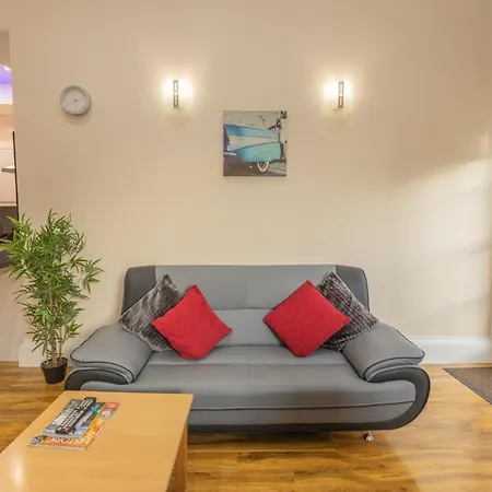 New 3-bedroom Close To Centre * Edinburgh