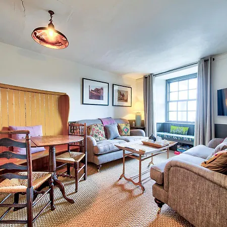 The Rock House - Terrace - In Heart Of The Edinburgh